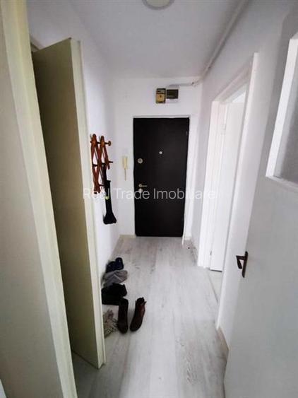Apartament 2 camere etaj intermediar zona Vlahuta