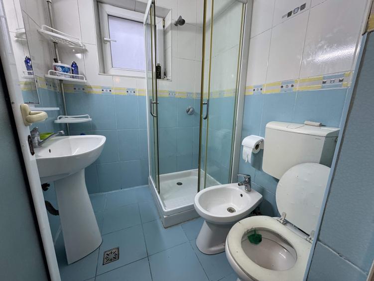 2 cam,decomandat,parter cu balcon, 53 mp,Primaverii,pretabil spatiu comercial