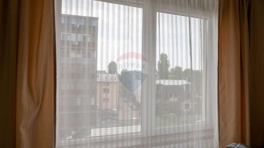 Apartament cu 3 camere de vânzare în zona Rahova
