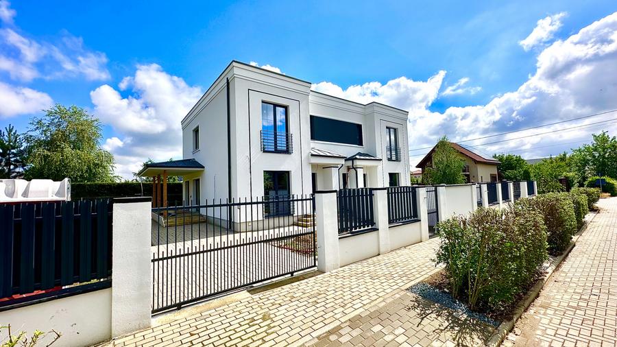 Duplex premium cu design modern | 113 mp util | 3 bai | zid dublu | Mosnita Noua