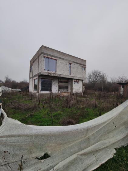 Casă la roșu în Cârcea – 500 mp teren, aproape de Craiova
