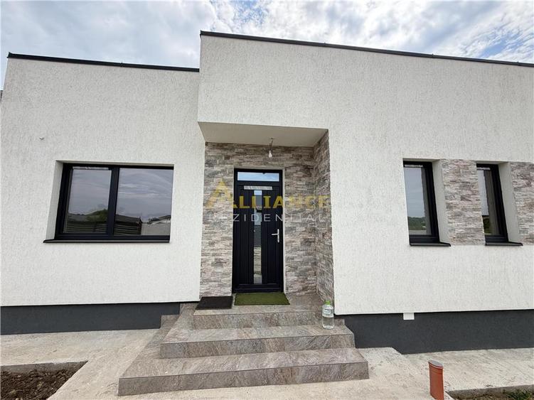 Casa individuala parter 4 camere 2 bai + dressing