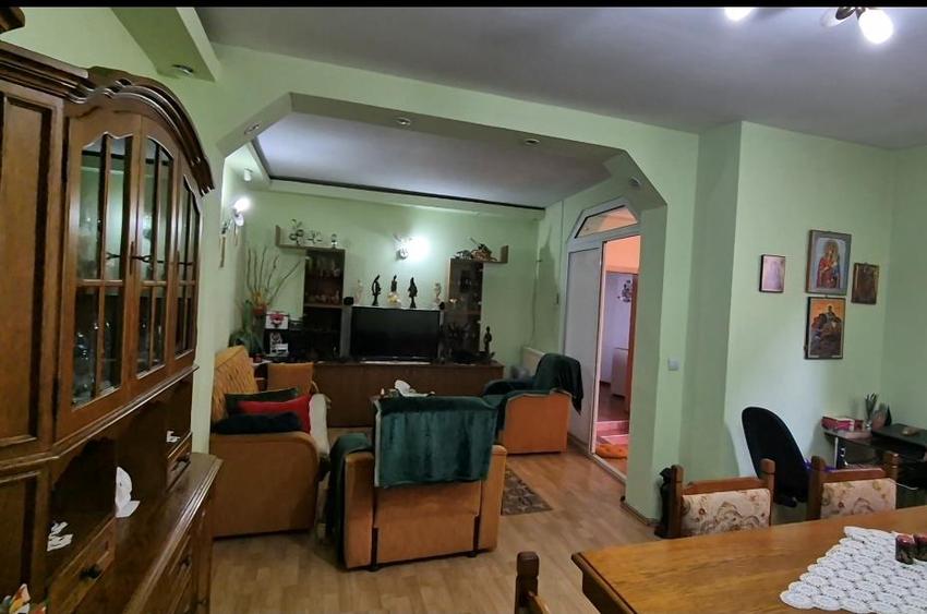 Casa 4 camere + spatiu comercial 55 mp, zona centrala