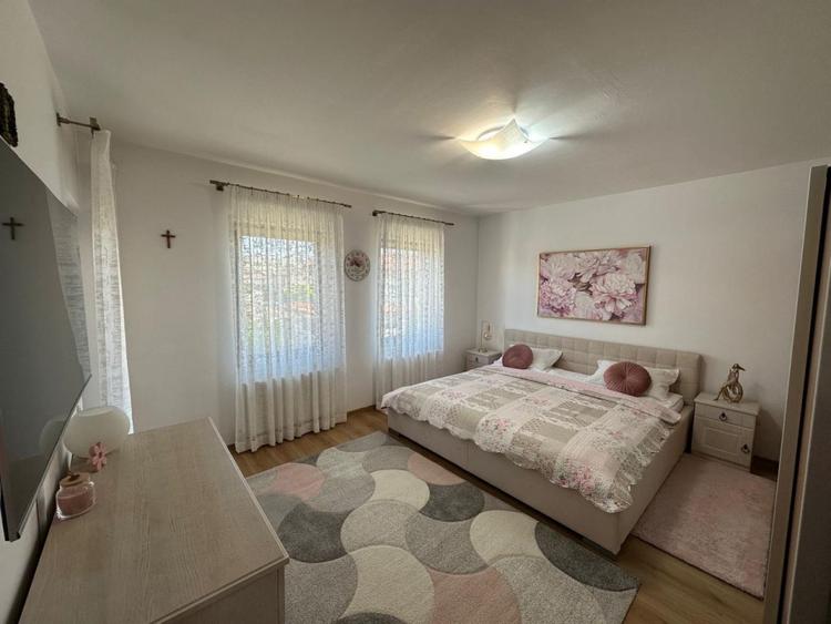 Casă tip duplex | 5 camere | 300 mp teren | Zona Terra, Florești