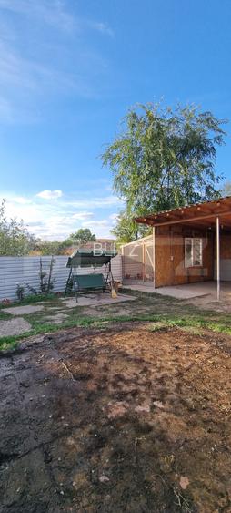 Casa cu 2 corpuri si anexe, 49 mp, zona Boldut