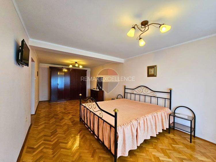 Vila tip duplex Banesti, 341 mp utili, garaj, vedere Caraiman - 11