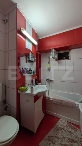 Apartament decomandat 3 camere cu lift , 75 mp, zona  Poarta Bucureștilor