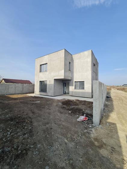 Case Cubiste in Faza de Executie Arhitectura Moderna, Teren Generos, Utilitati