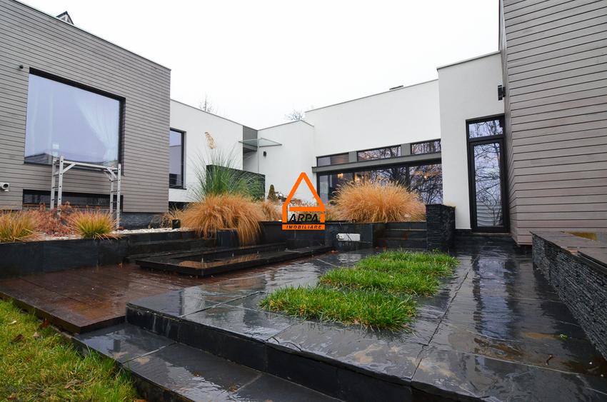 Casa / Vila de lux - 400 mp , 2800 mp teren –  Bucium