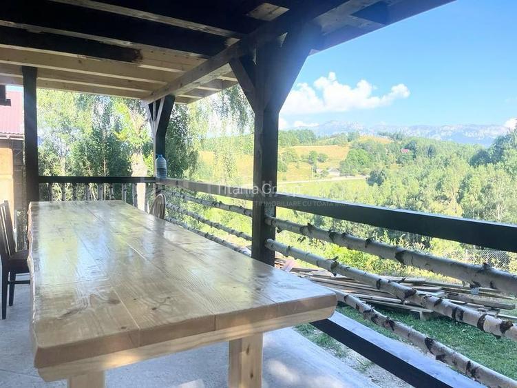 INVESTITIE Vila moderna + vila la rosu, teren 1480 padure