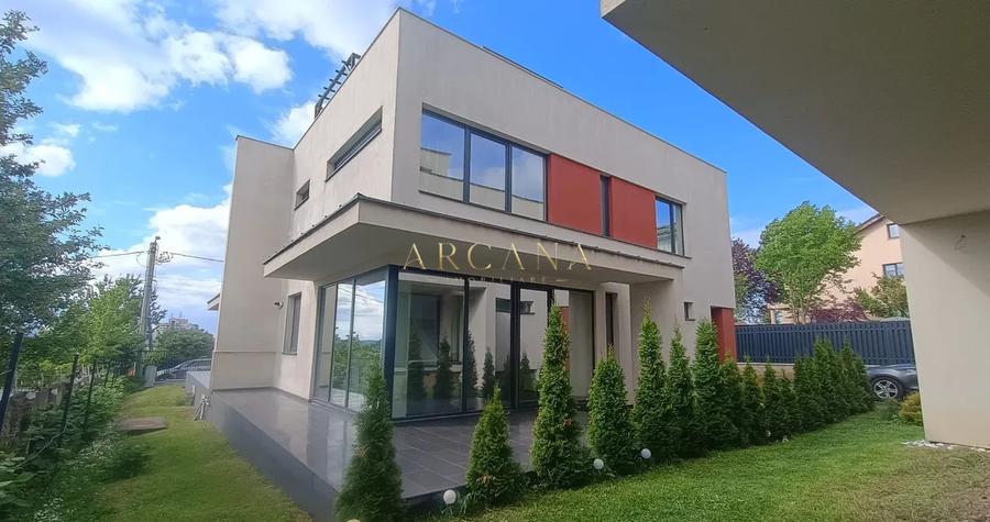Duplex 4 camere cu garaj și terasă circulară Europa