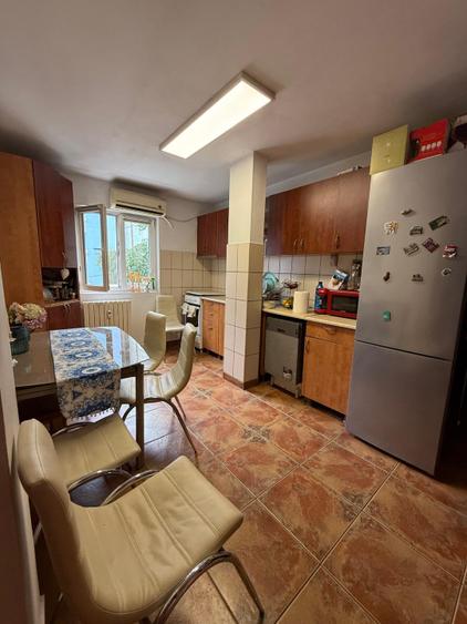 Vand apartament 3 camere semidecomandat, Brazda lui Novac