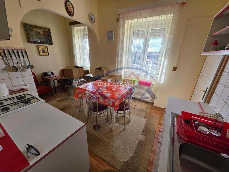 Apartament 3 camere, Centrul Vechi, Str. Teatrului, etaj 2/2, comision 0 - 4