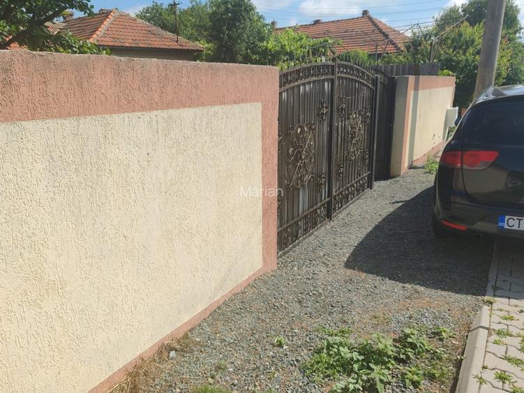 Casă cu teren generos în centrul comunei Cogealac – la doar 20 km de plaja Vadu  - 3