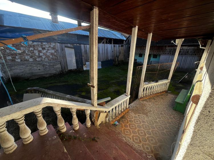 Casă cu 4 camere și grădină de 2700 mp, la doar 10 km de Bistrița!