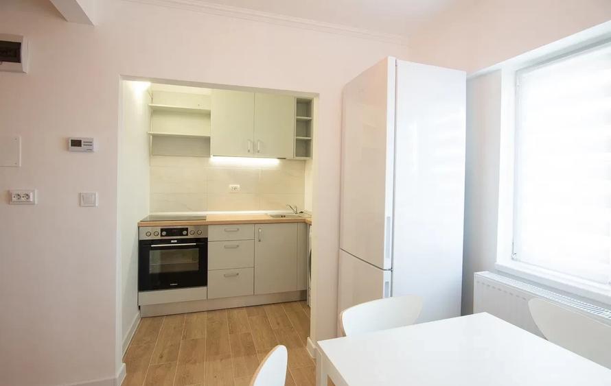 Apartament 2 camere, ultracentral,bloc cu lift,complet mobilat-utilat