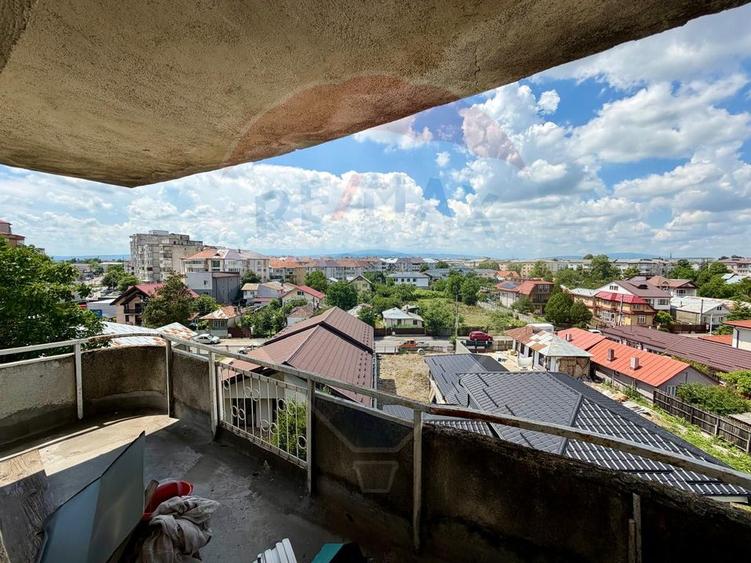 Apartament cu 3 camere de vânzare în zona Brailei