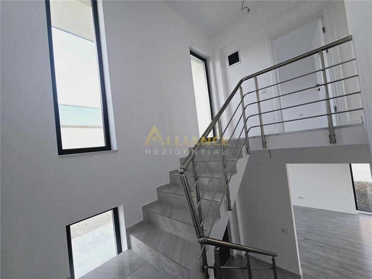Vila individuala - 4 camere - 3 bai - beci - pod - 2 min de bulevardul principal