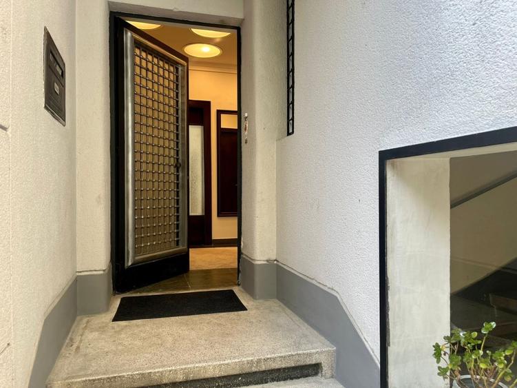 Vanzare jumatate vila arhitectura modernista Cotroceni cu 2 garaje terasa 54mp