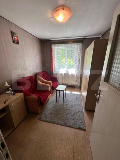 Apartament cu 3 camere, decomandate, boxă, centrală, zona Primăverii