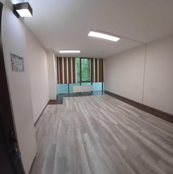 Spatiu comercial pretabil birouri-cabinete