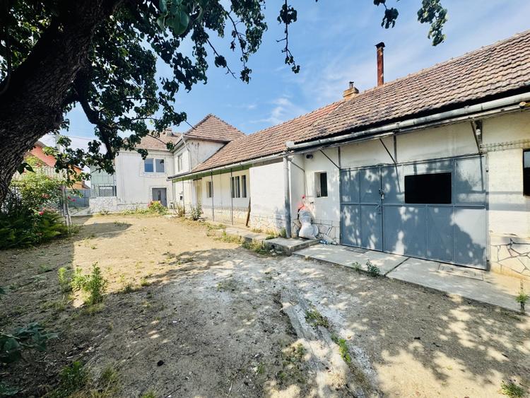 Proprietate cu gospodărie completă - teren 4300 mp – loc. Seica Mare