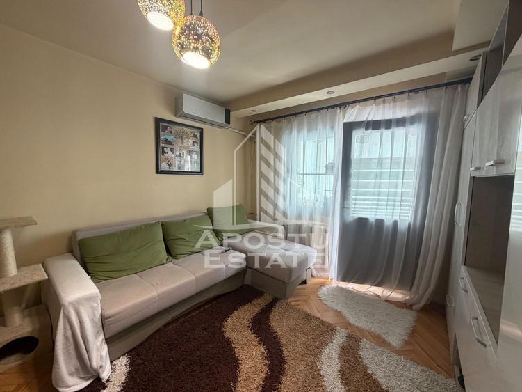 Apartament cu 3 camere de vânzare , etajul 2 , Zona Lipovei, Timisoara