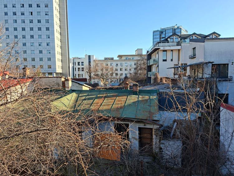 Piata Victoriei teren cu casa demolabila-comision 0!
