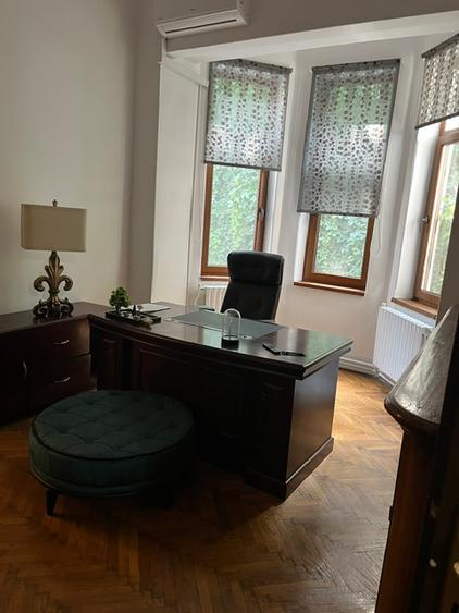 “Vila interbelica cu arhitectura deosebita, curte individuala, 420 mp teren”