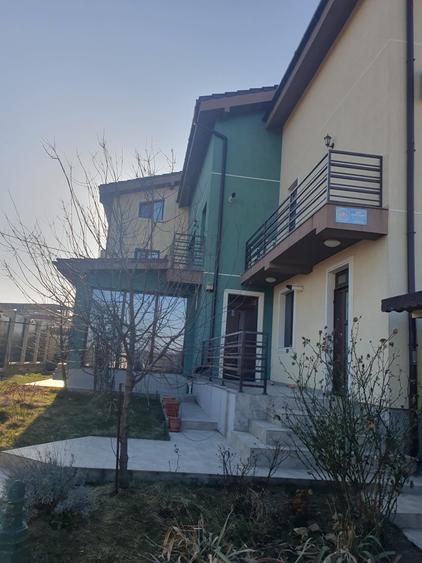 Vila p+2 in Mamaia Sat de vanzare,9 camere ,10 bai,3 bucatarii,posibilitate rate
