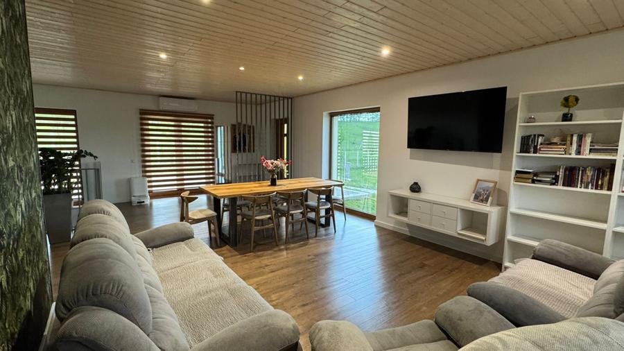 Casa Individuala 4 camere, 212 mp utili + livada, zona Limba!