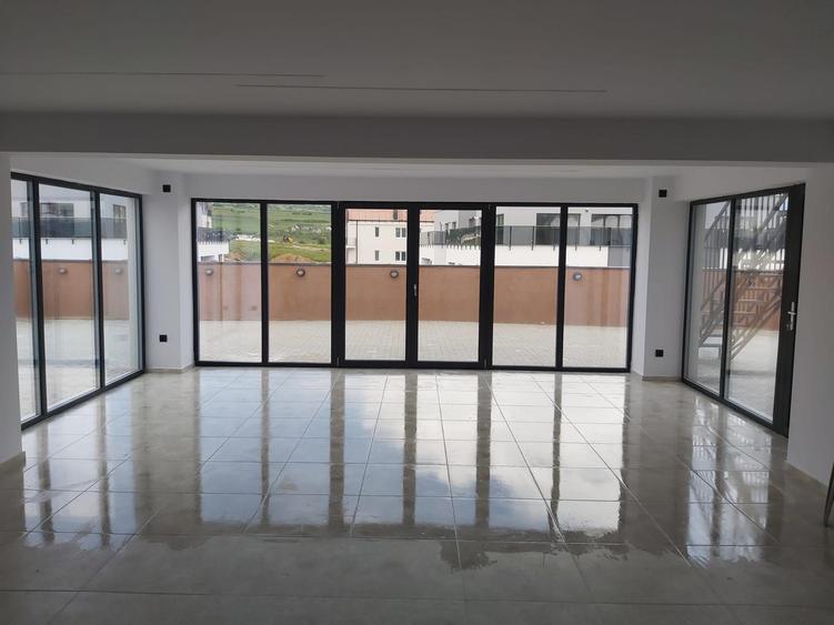 Penthouse 200 mp utili, 400 mp terasa, zona Baciu