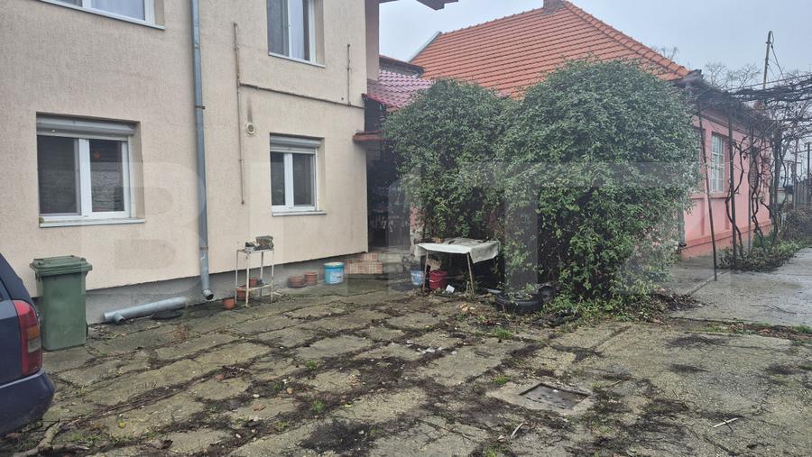 Casa cu 4 dormitoare de vanzare, 190 mp, 1306 mp teren, pe strada Careiului