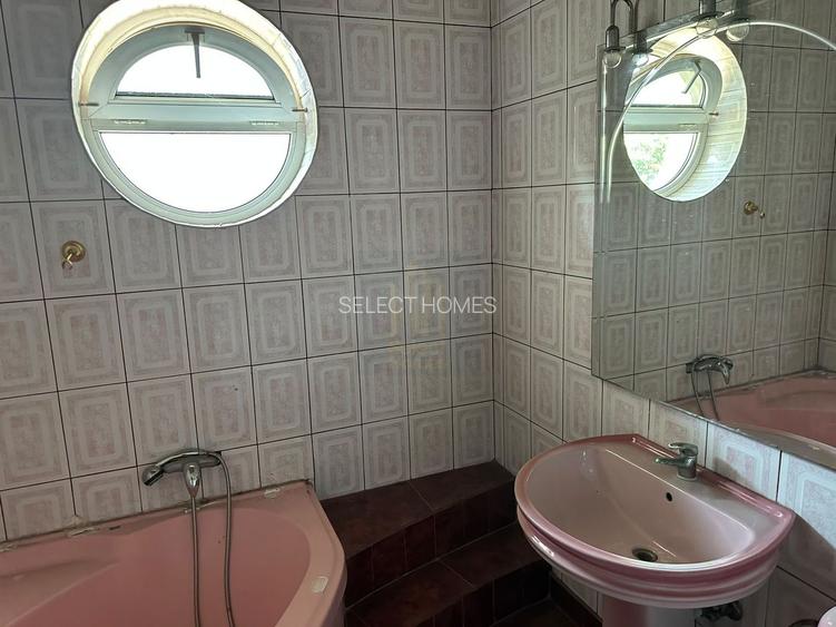Vila 10 Camere 600mp Teren 1775 mp de Vanzare *Iancu Nicolae*