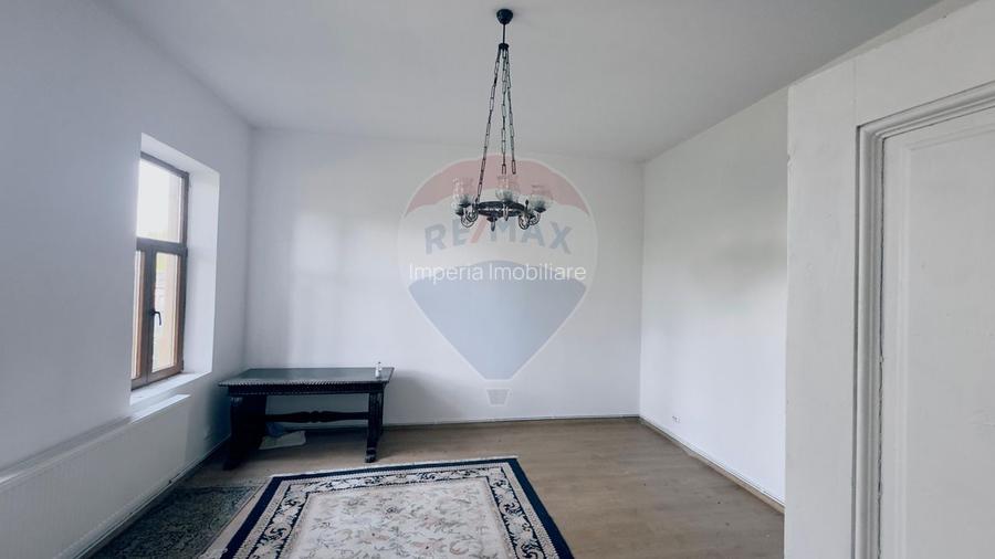 Conac boieresc renovat, 3.300 mp teren, central, Caracal - 3