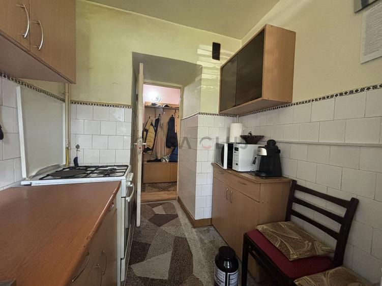 Apartament cu 3 camere, zona Retezat !
