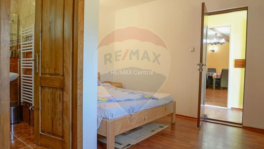 Casă de vacanță cu 9 camere de vânzare Moieciu de Jos - 12