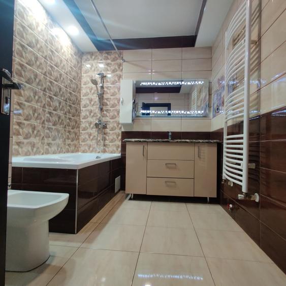 Apartament 3 camere de vanzare