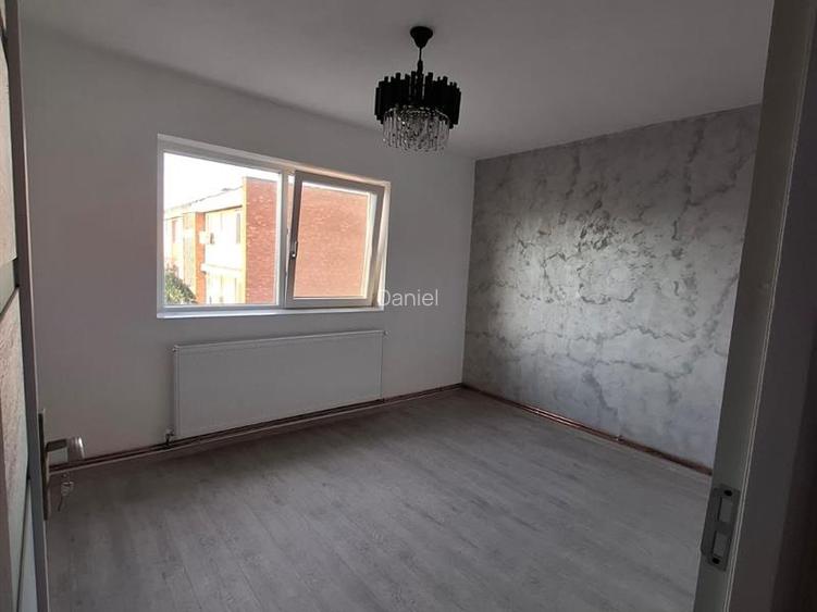 Proprietar vând apartament 3 camere decomandat - 7