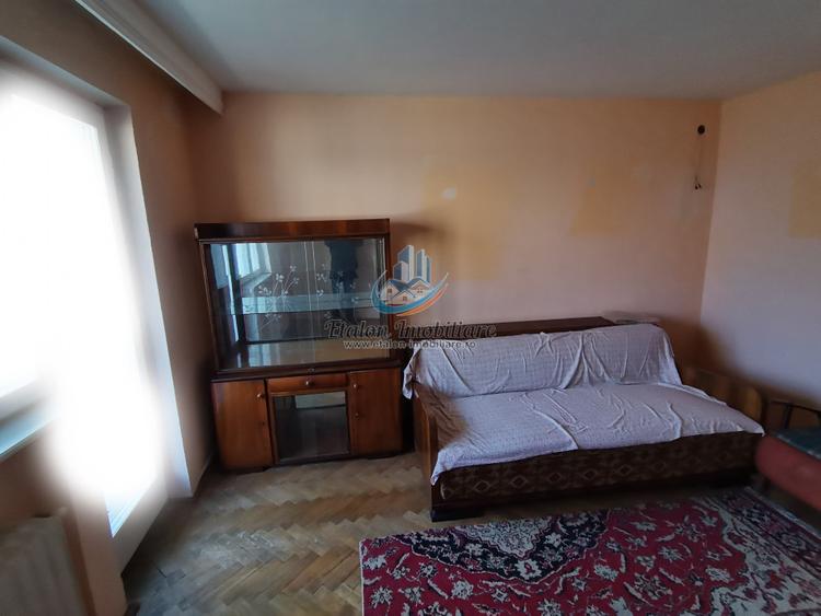 Apartament 3 camere, decomandat, etaj 1, zona centrala