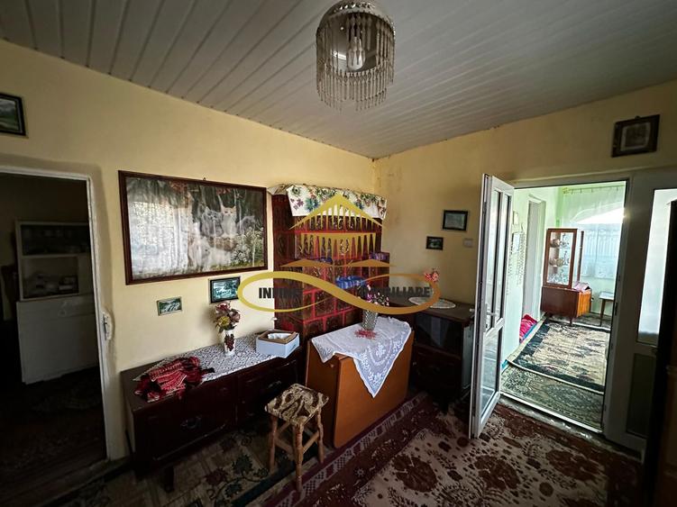 Casa batraneasca din caramida de vanzare si 4500 mp teren Negri Bacau