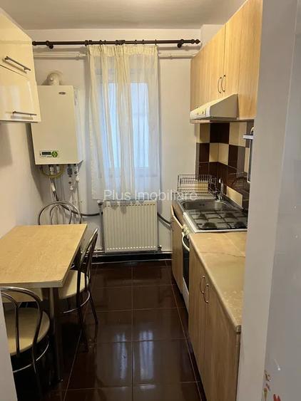 APARTAMENT 2 CAM , SEMIDECOMANDAT, ETAJ 3, MIRCEA CEL BATRAN, PARCARE - 2