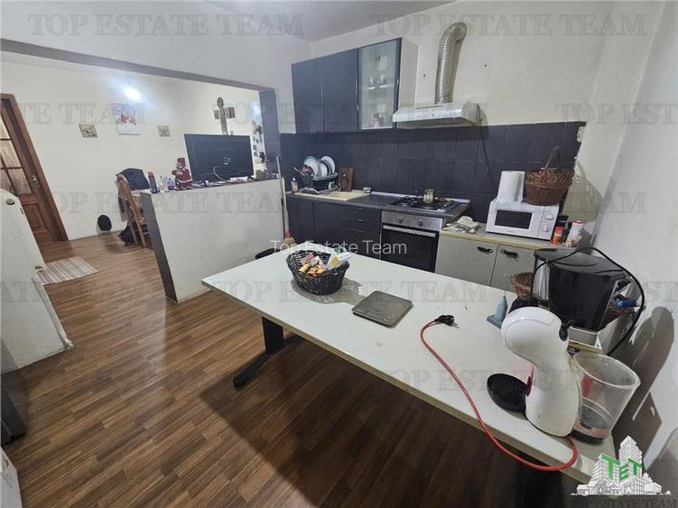 Casa 3 camere+garaj teren 370 metri in centru Ciorogarla - 2
