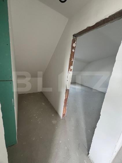 Apartament 4 camere, semifinisat, terasa, zona Cetății