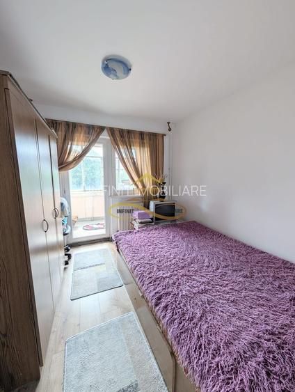 Apartament 3 camere decomandate, str.9 Mai - 12