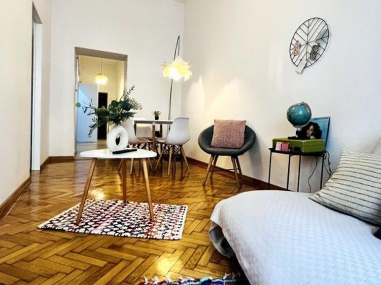 Apartament 2 camere, stil boem, chirie inclusă, cu vedere la Operă