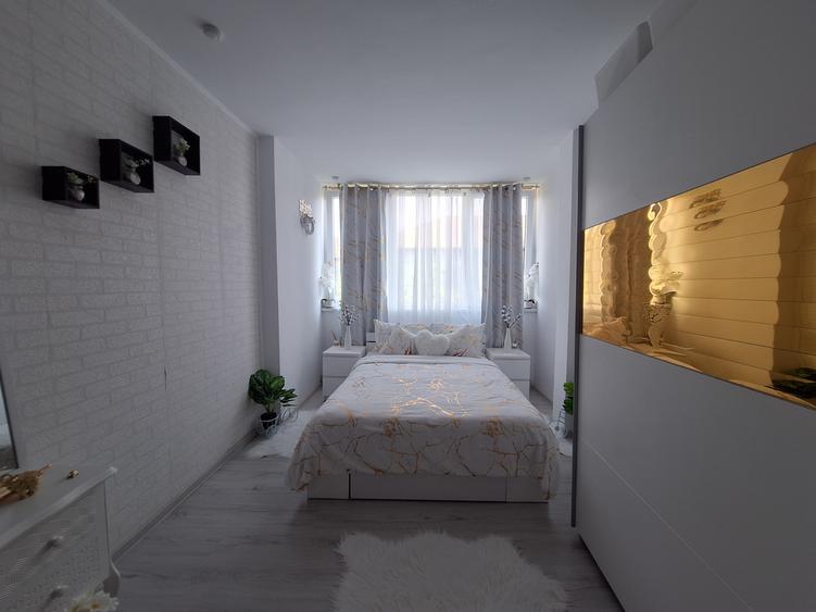 Apartament cu 3 camere-complet renovat-mobilat si utilat- Judetean