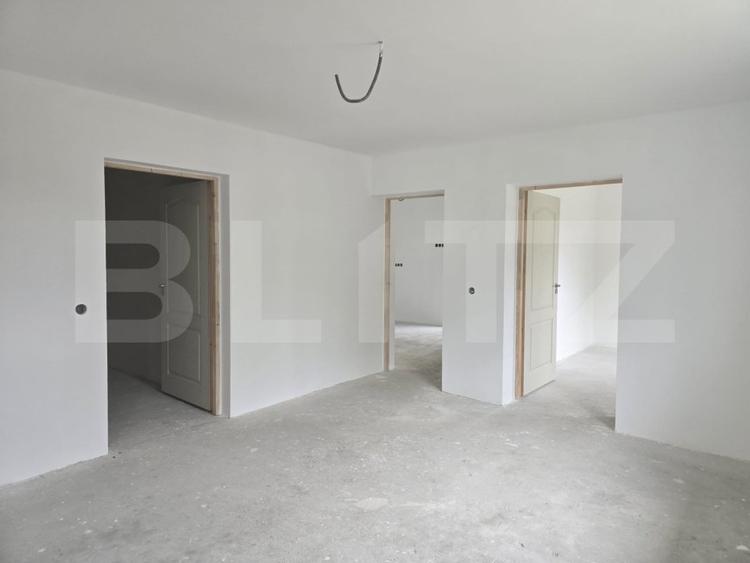 Casa 2 camere, 120 mp -7.8 ari teren . Lazuri