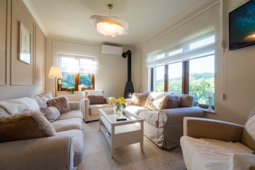 Vand pensiune, cabana, casa