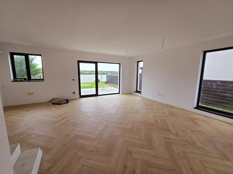Duplex cu pereti separati langa padure si acces facil spre DN